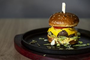 Read more about the article JUNEĆI BURGER