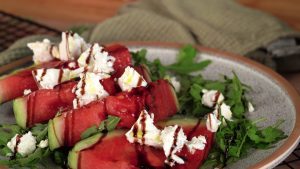 Read more about the article GRILOVANA LUBENICA SA RUKOLOM I FETA SIROM